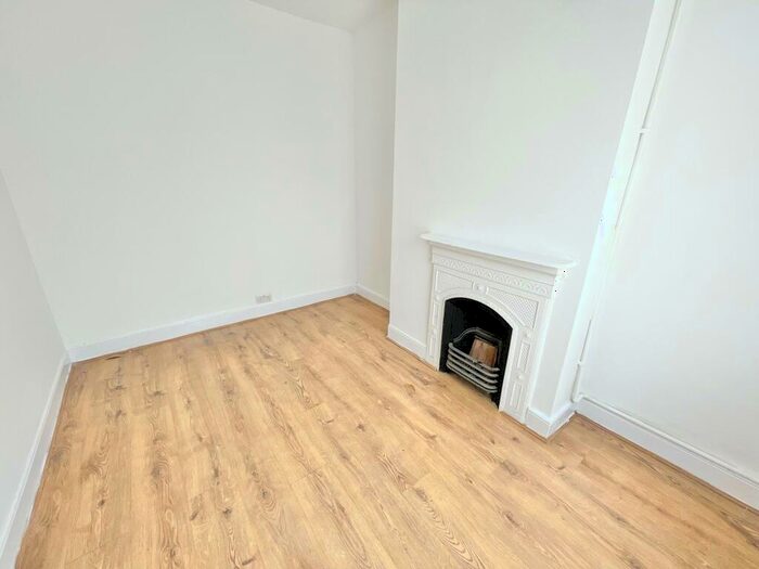 3 Bedroom House To Rent In Sandhill Road, NN5