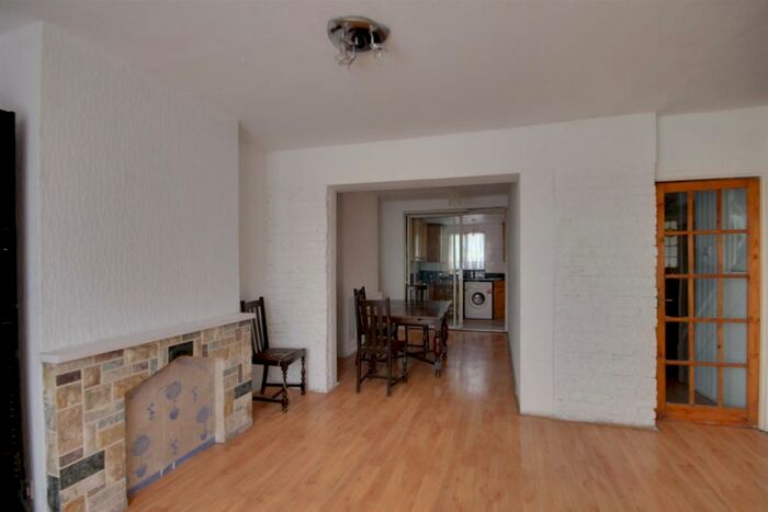 4 Bedroom House To Rent In Great Cambridge Road, Enfield, EN1