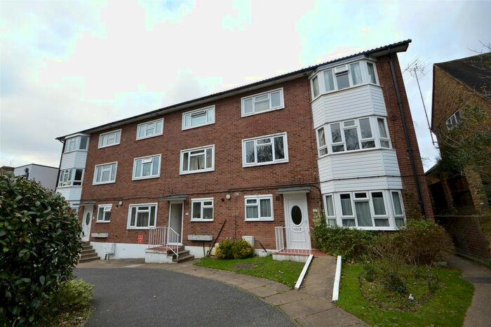 2 Bedroom Flat To Rent In South Bank, Surbiton, KT6