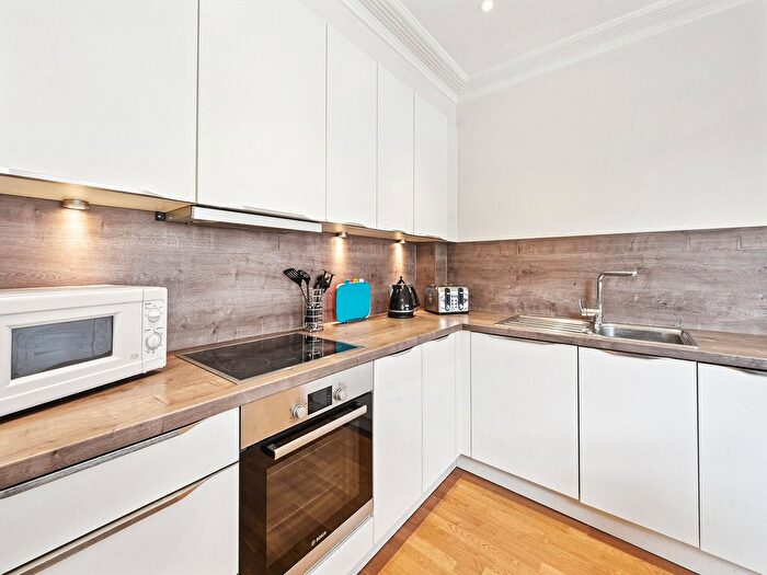 3 Bedroom Flat To Rent In Hamlet Gardens, King Street, W6