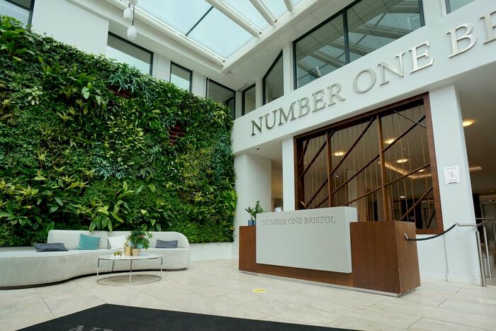 2 Bedroom Block Of Flats To Rent In Lewins Mead, Bristol, BS1