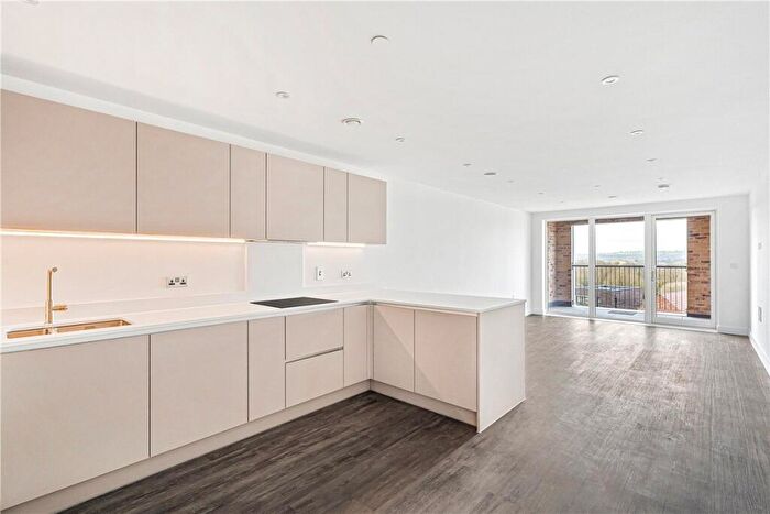 3 Bedroom Apartment To Rent In Munda Way, Oxford, Oxfordshire, OX2