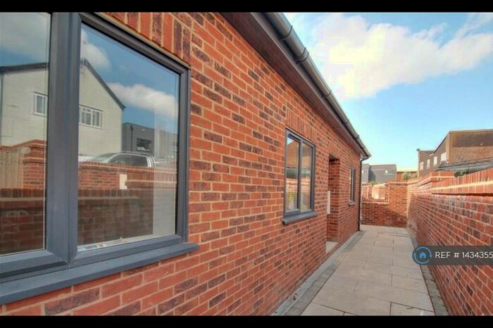 2 Bedroom Bungalow To Rent In Sherlodge Mews, Wigmore, ME8