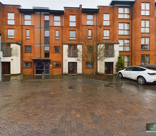 3 Bedroom House To Rent In Commonwealth Drive, Crawley, RH10