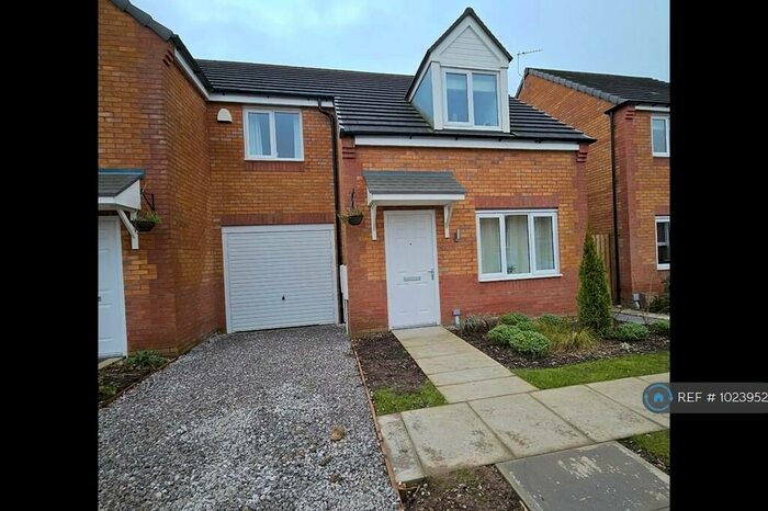 3 Bedroom Semi-Detached House To Rent In Hill Top Drive, Rochdale, OL11