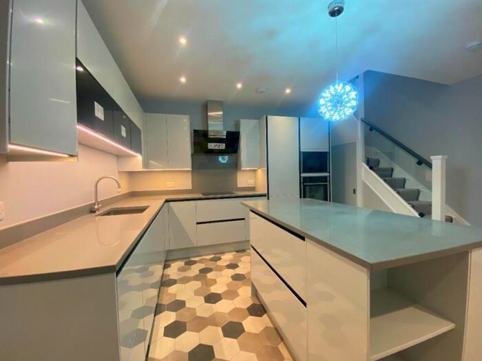 1 Bedroom Flat To Rent In Landor Road, London, SW9