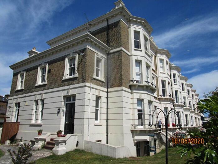 2 Bedroom Flat To Rent In Clifton Terrace, Southend On Sea, SS1
