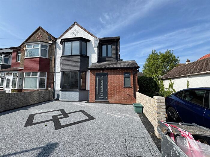 4 Bedroom Semi-Detached House To Rent In Laburnum Grove, Hounslow, TW3