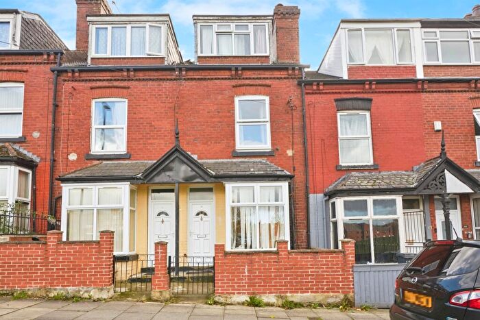 3 Bedroom Terraced House For Sale In Elford Place East, Leeds, LS8