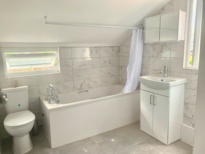 2 Bedroom Terraced House To Rent In Beecham Road, Reading, RG30