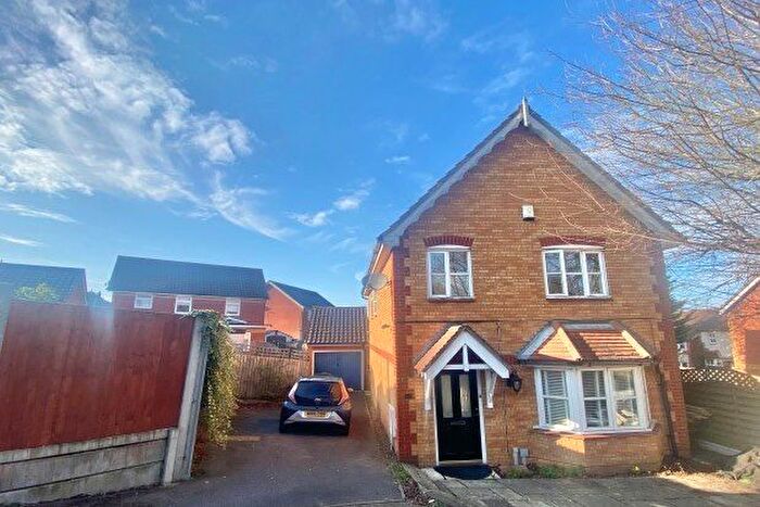 3 Bedroom Property To Rent In Bark Burr Road, Grays, RM16