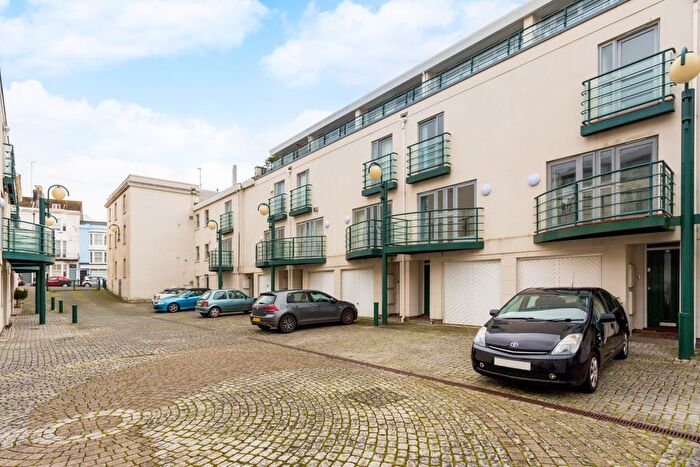 4 Bedroom Town House To Rent In Golden Lane, Brighton, BN1