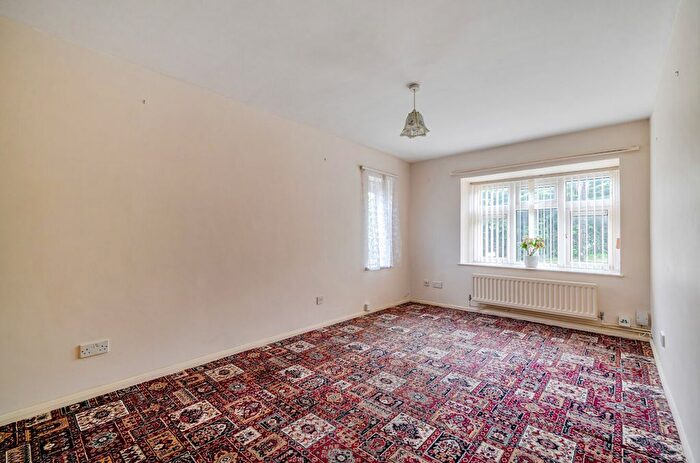 1 Bedroom Flat For Sale In Mead Close, Paignton, Devon, TQ3