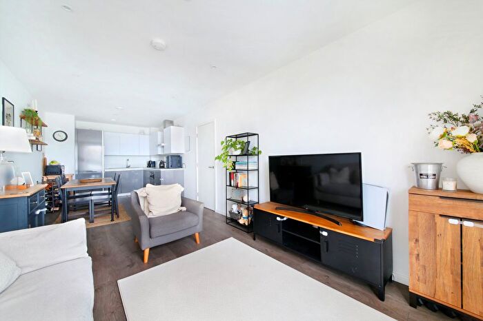 2 Bedroom Flat For Sale In Discovery House, Juniper Drive, SW18