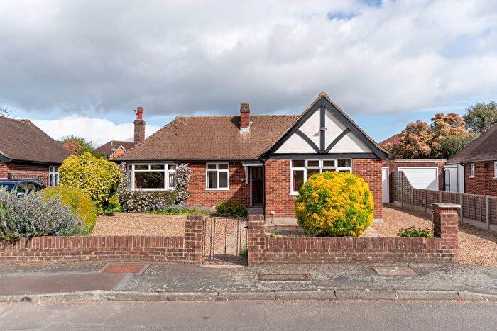 3 Bedroom Detached Bungalow For Sale In Fordbridge Close, Chertsey, KT16