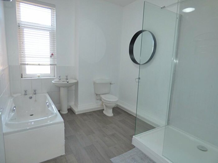 2 Bedroom Flat To Rent In East View, Wideopen, NE13