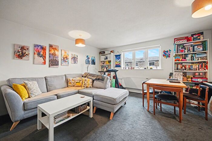 2 Bedroom Flat To Rent In Kiver Road, London, N19