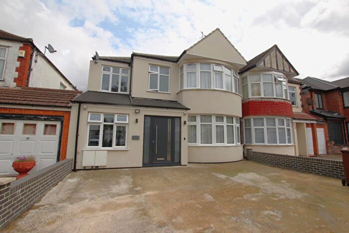 Studio To Rent In Willowcourt Avenue, Kenton, HA3