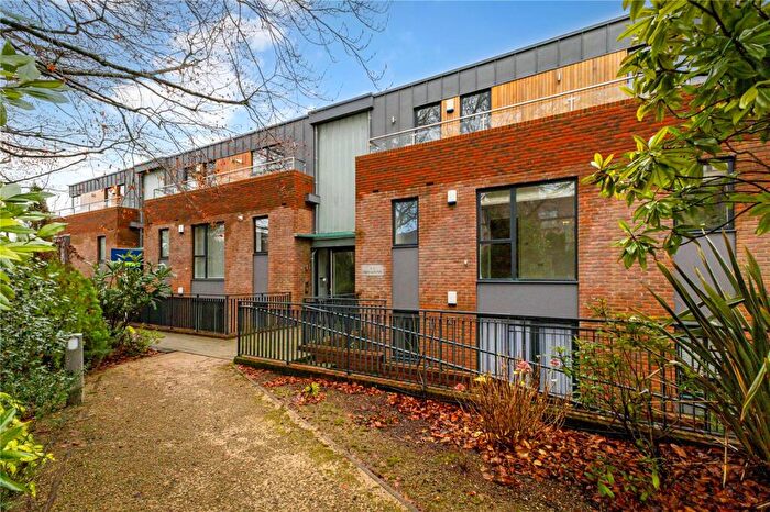 2 Bedroom Apartment For Sale In Nightingale Park, Winchester, Hampshire, SO22