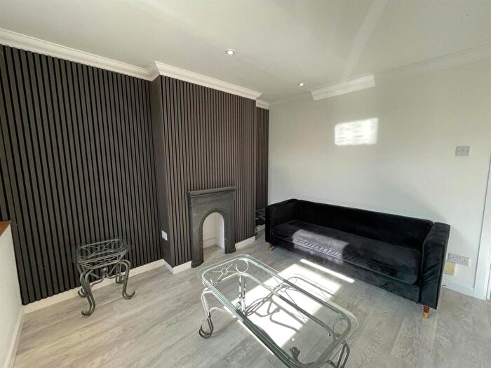 1 Bedroom Apartment To Rent In Gordon Road, Cardiff, CF24