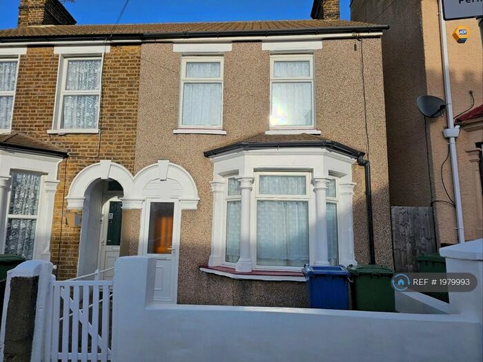 4 Bedroom End Of Terrace House To Rent In , Grays, RM17