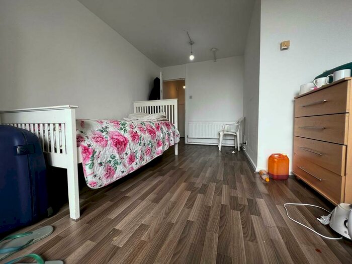 4 Bedroom Maisonette To Rent In Mccullum Road, London, E3