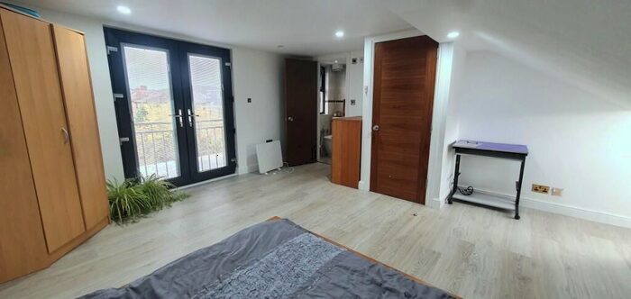 4 Bedroom Flat To Rent In Nelson Road, London, E4
