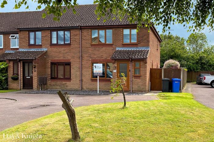 3 Bedroom Semi-Detached House For Sale In Sycamore Close, Worlingham, Beccles, NR34