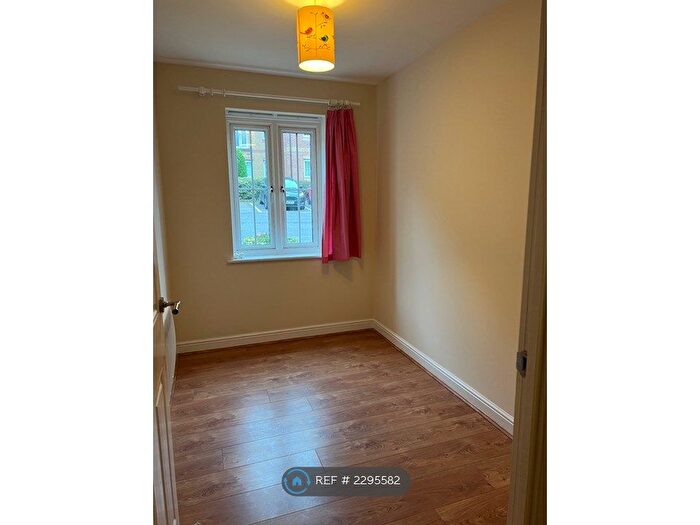 2 Bedroom Flat To Rent In Bromley Close, Harlow, CM20