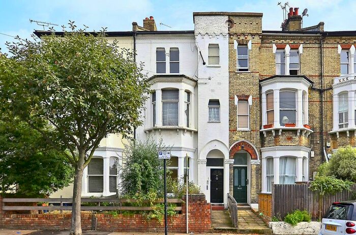 1 Bedroom Flat To Rent In Endlesham Road, Clapham South, London, SW12