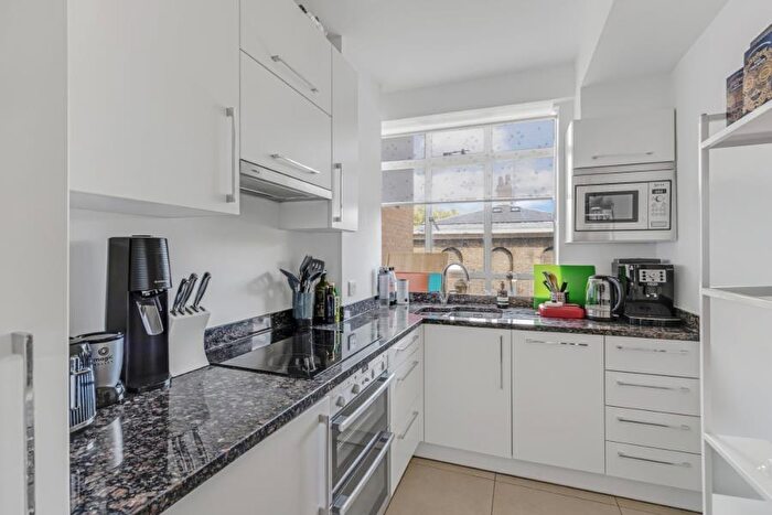 2 Bedroom Flat To Rent In St John's Wood Road, London, NW8