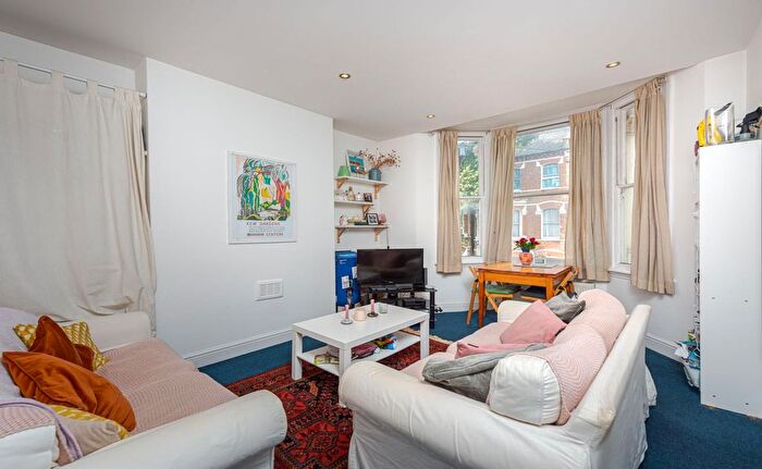 2 Bedroom Flat To Rent In St. Luke's Avenue, London, SW4