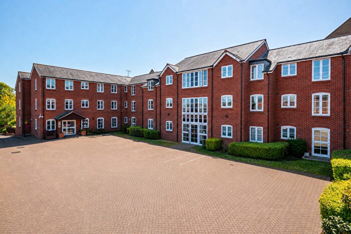 1 Bedroom Flat For Sale In Paynes Park, Hitchin, SG5