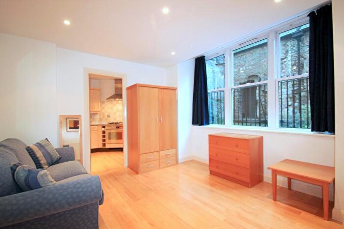 Flat To Rent In Bartholomew Close, London, EC1A
