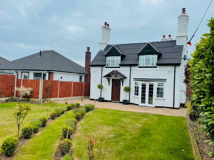 3 Bedroom Cottage To Rent In Longton Road, Trentham, ST4