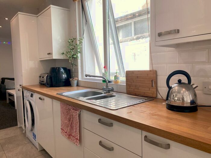 6 Bedroom Terraced House To Rent In Lowther Road, Cathays, CF24