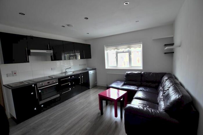 2 Bedroom Flat To Rent In Malham Terrace, Edmonton Angel, N18