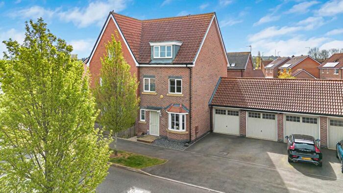 4 Bedroom Semi-Detached House For Sale In Abbotsbury Drive, Daventry, NN11