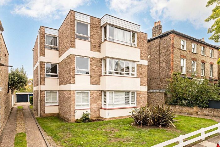 2 Bedroom Flat To Rent In Mount Ararat Road, Richmond, TW10