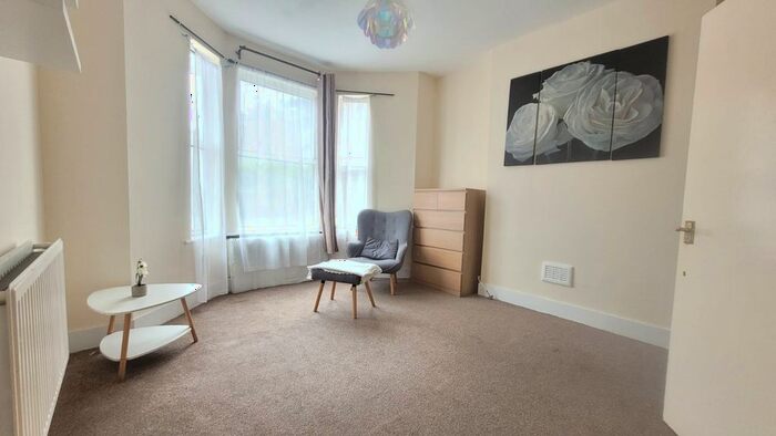 1 Bedroom Flat To Rent In Hermitage Road, London, N4
