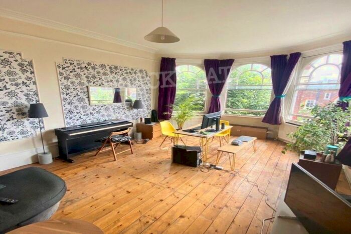 3 Bedroom Flat To Rent In Hornsey Lane, N6