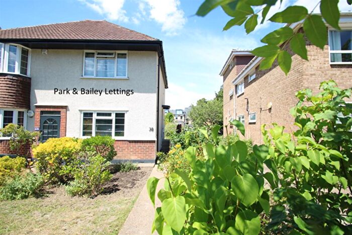 2 Bedroom House To Rent In Bedroom First Floor Maisonette In South Croydon, CR2