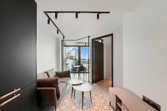 1 Bedroom Flat To Rent In Sun Street, The City, London, EC2A