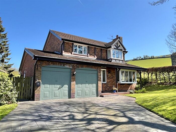 4 Bedroom Detached House For Sale In High Bank Road, Glossop, SK13