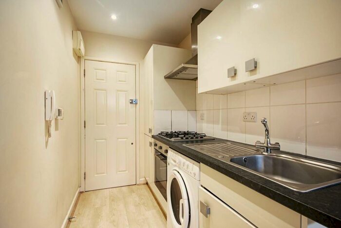 Studio To Rent In Finchley Road, Temple Fortune, London, NW11