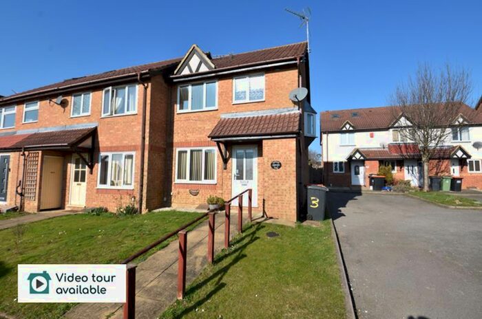 3 Bedroom End Of Terrace House To Rent In Cromer Way, Luton, LU2