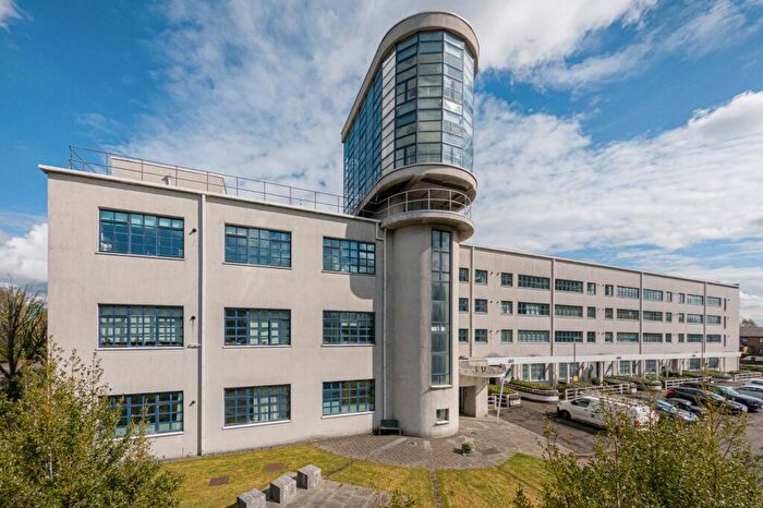 2 Bedroom Apartment For Sale In Shieldhall Road, Glasgow, G51