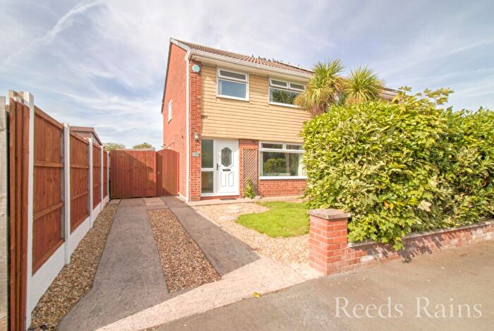 3 Bedroom Semi-Detached House For Sale In Hope Farm Road, Great Sutton, Ellesmere Port, Cheshire, CH66