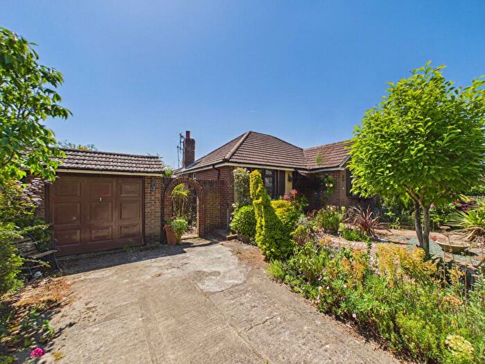 2 Bedroom Detached House For Sale In Hogarth Avenue, Reading, RG30
