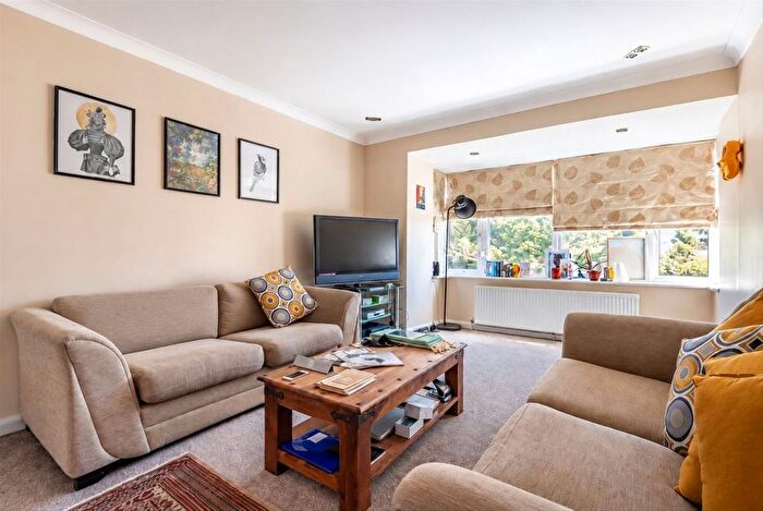 2 Bedroom Flat To Rent In Brondesbury Park, Queens Park, NW6